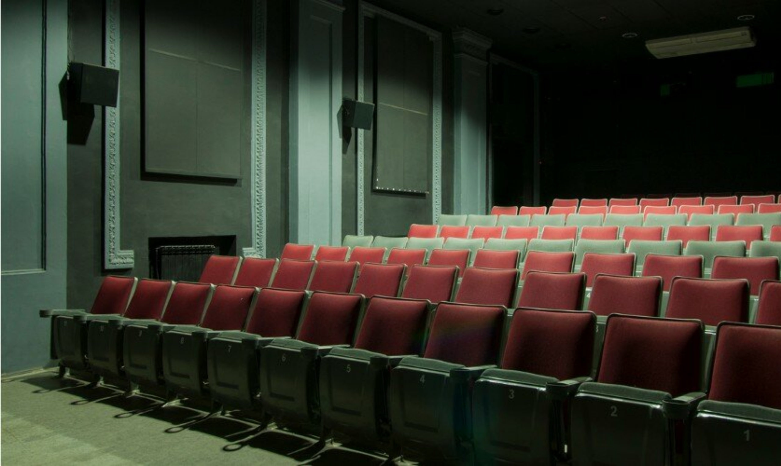 Вип зал гринвич синема. Алатырь кинотеатр екатеринбург премиум зал. Кинотеатры екатеринбурга головоломка. Гринвич екб кинотеатр. Кинотеатры екатеринбурга головоломка.