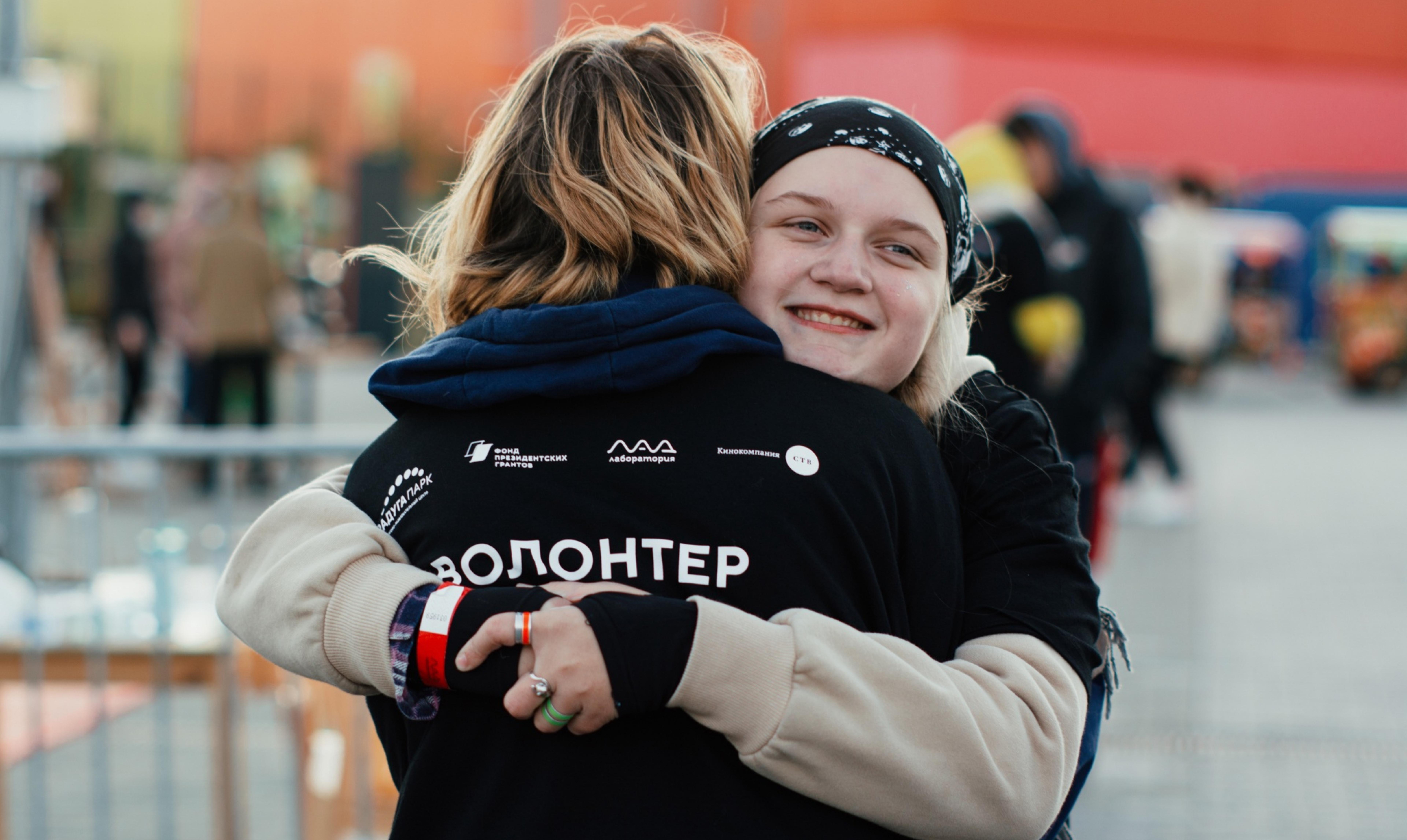 Фотографы и видеомейкеры: в Екатеринбурге ищут волонтеров на крупные  мероприятия города - Городской портал Екатеринбурга: новости, афиша, работа,  объявления, мода vs-online.ru Всетях